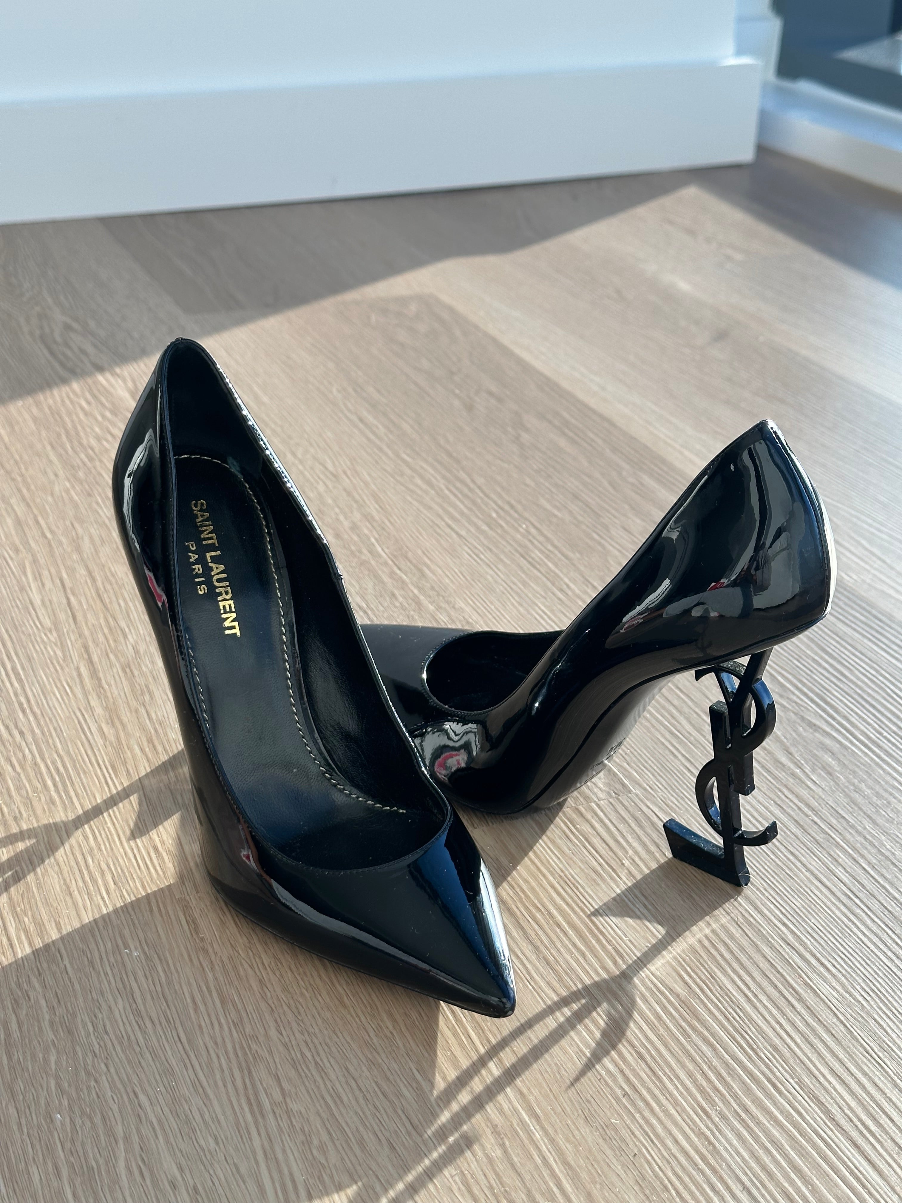 SAINT LAURENT ブラック ハイヒール YSLロゴ YSL Logo Heel – Saudiah B